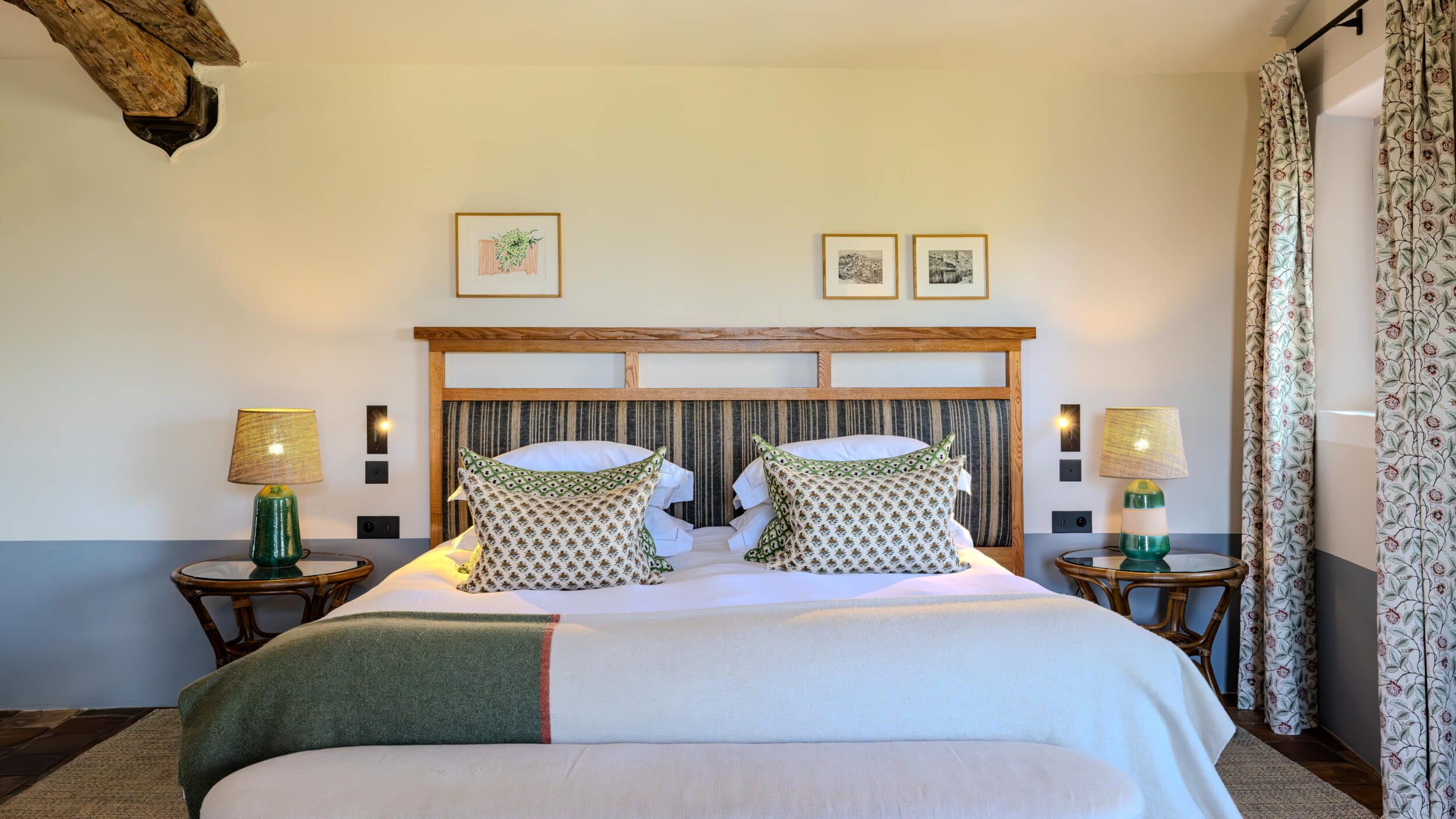 Vue Lit Junior Suite Deluxe ventoux Hiddencliffs