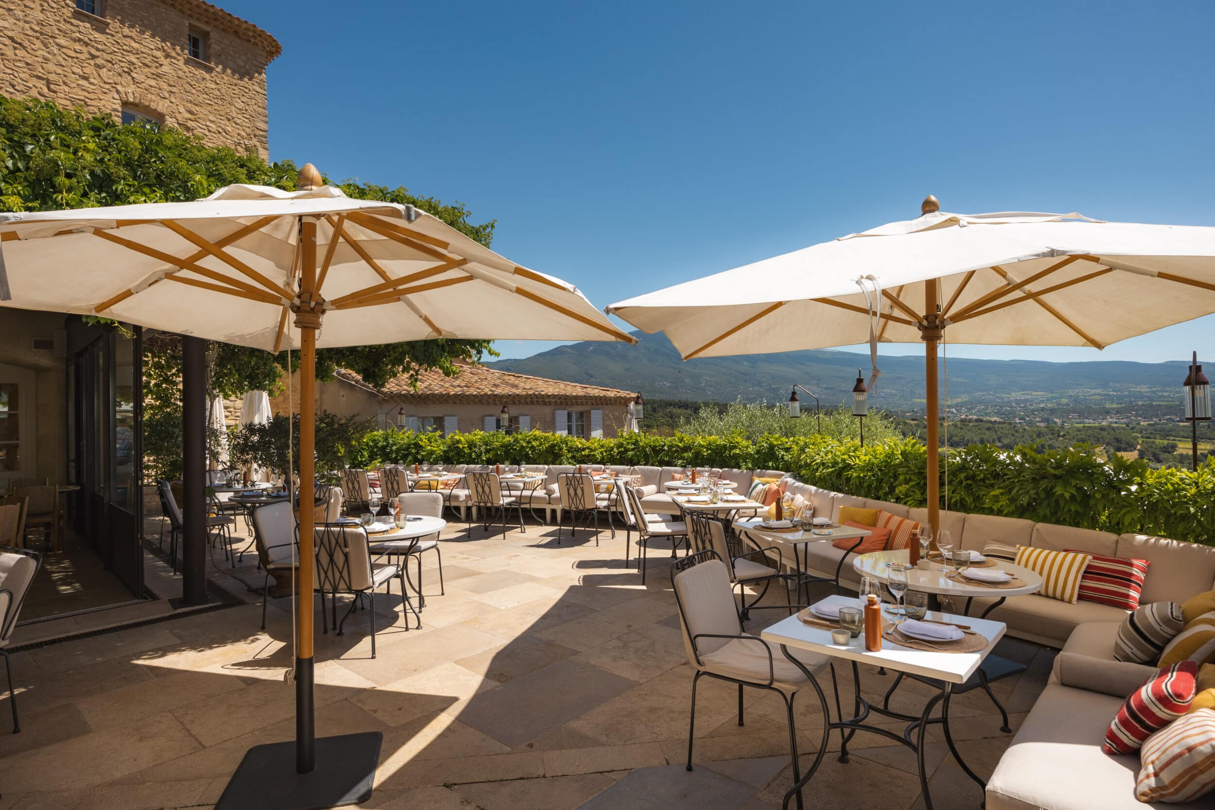 Terrasse La Table du Ventoux Hotel Crillon le Brave @morecontentstudio