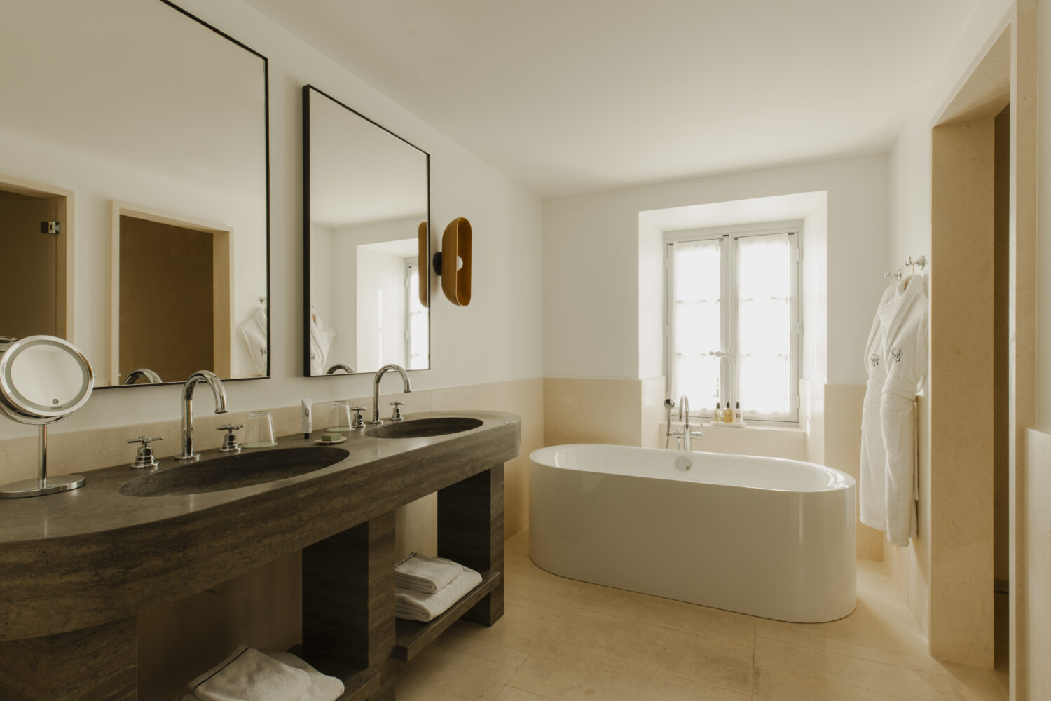 CrillonLeBrave-24-NolwennPernin-HD- Prestige-Ventoux-Room-bathroom