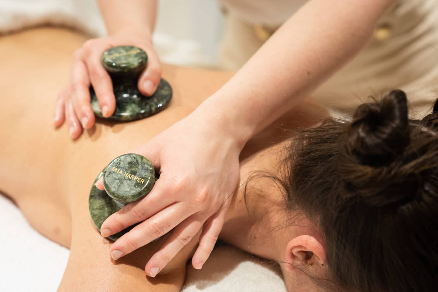 Massage pierres chaudes crillon le brave