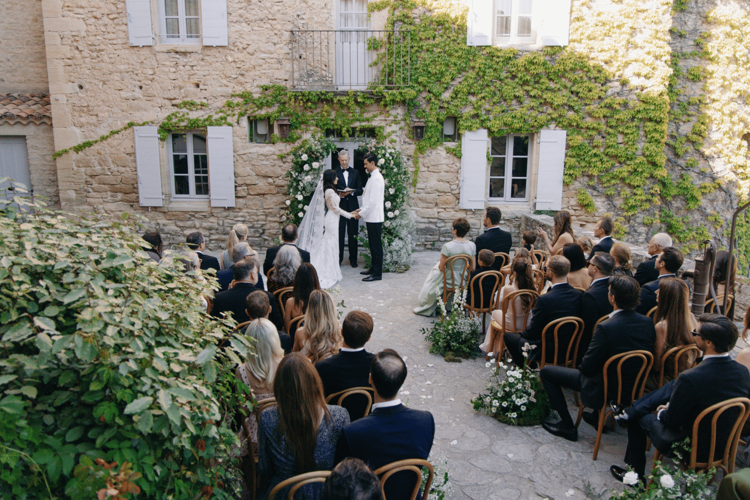Cérémonie mariage Crillon le Brave